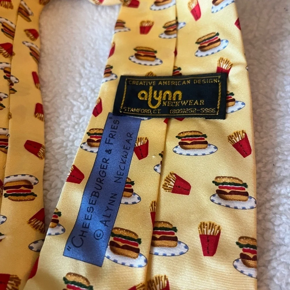 ALYNN NECKWEAR CHEESEBURGER & French Fries Neck Tie Rare !
